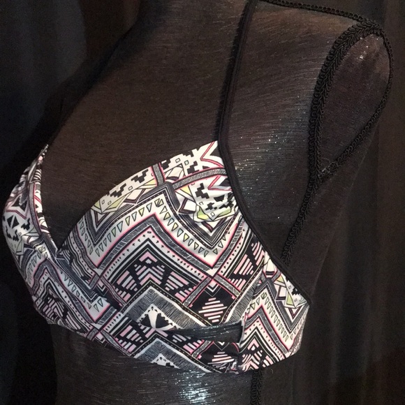 VICTORIA SECRET PINK BIKINI TOP SIZE MEDIUM - Picture 4 of 13